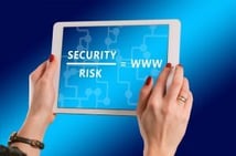 Risk und Security der Digitalisierung auf tabletscreen