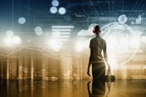 Managerin vor digitaler welt