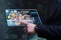 Geschäft auf Tablet digital