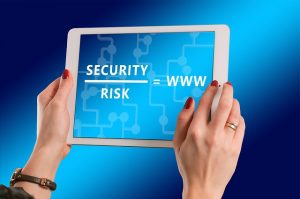 Risk und Security der Digitalisierung auf tabletscreen